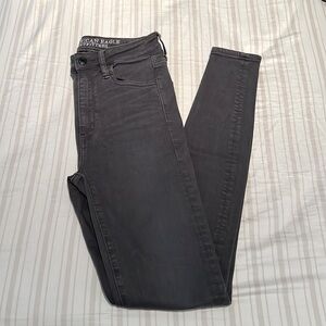 High rise American Eagle Skinny Jeans. Size 2 Color Grey
